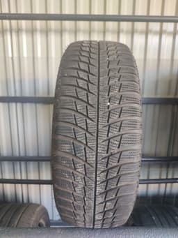 Шини Bridgestone Blizzak LM 001 215/60R16 99H — фото 1