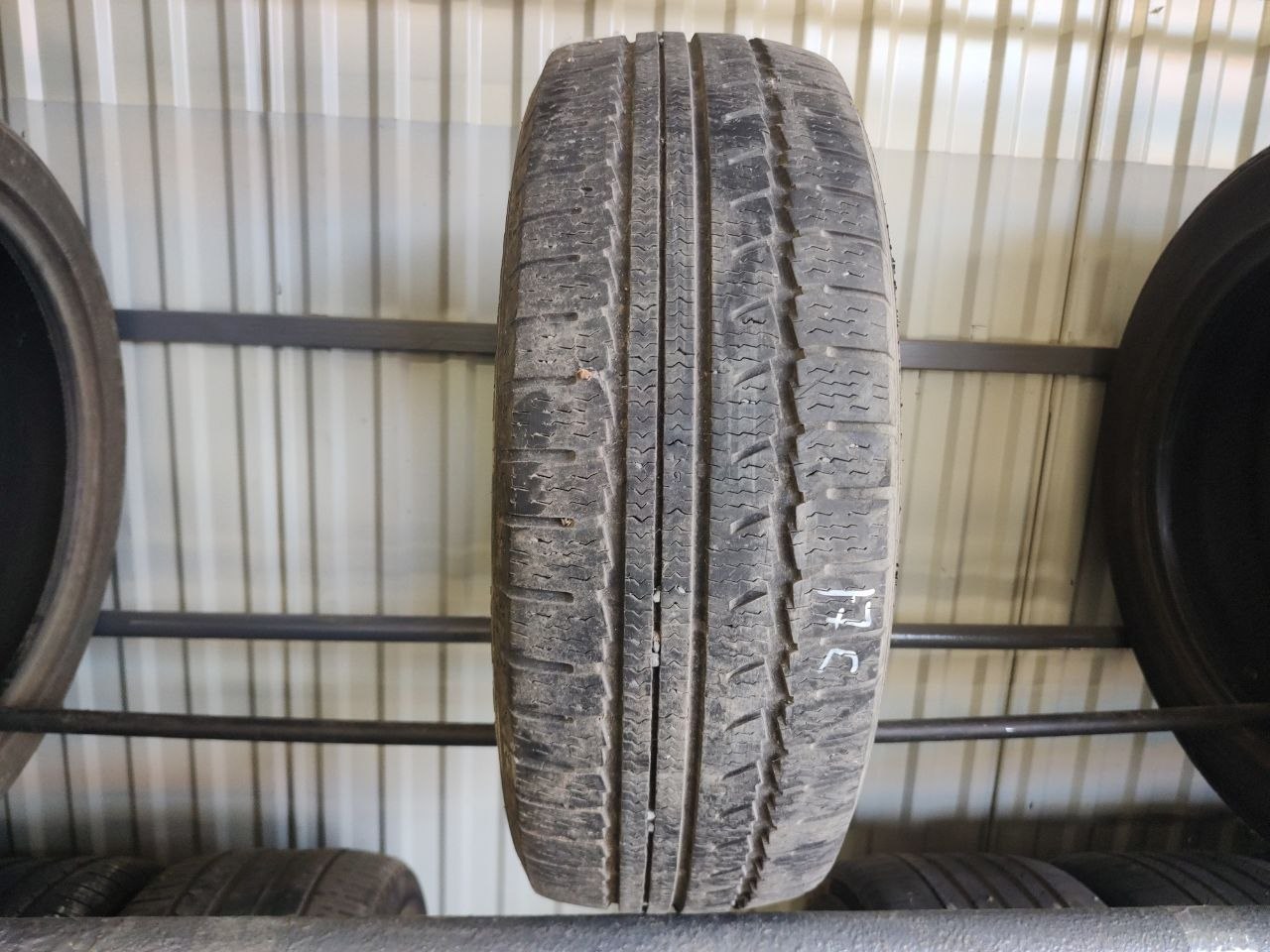 Шини Nokian WR C van 215/60R17C 109/107T — фото 1